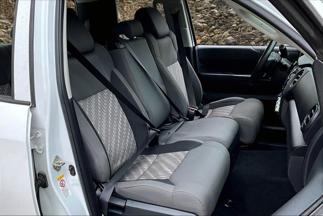 Vehicle image 9 of 32