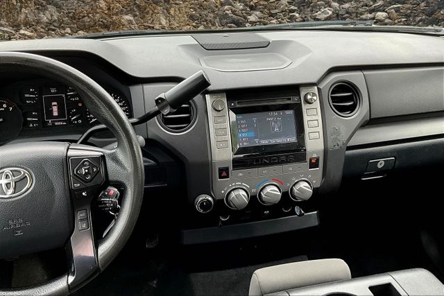 Vehicle image 8 of 32
