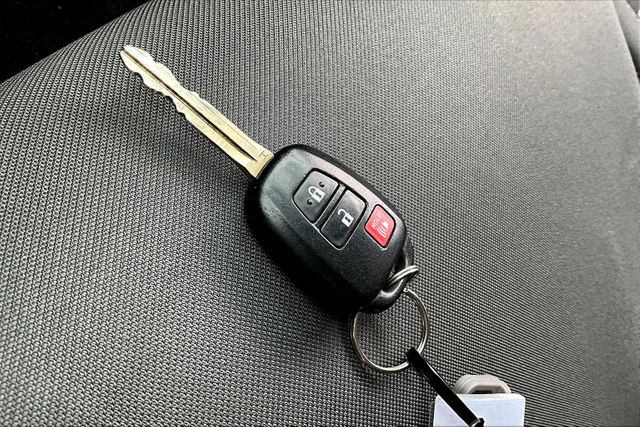Vehicle image 11 of 32