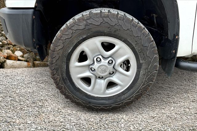 Vehicle image 10 of 32