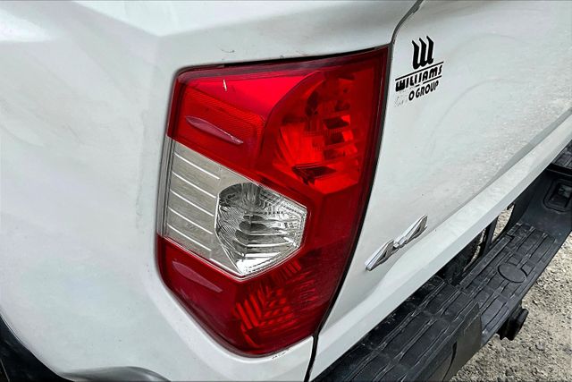 Vehicle image 28 of 32