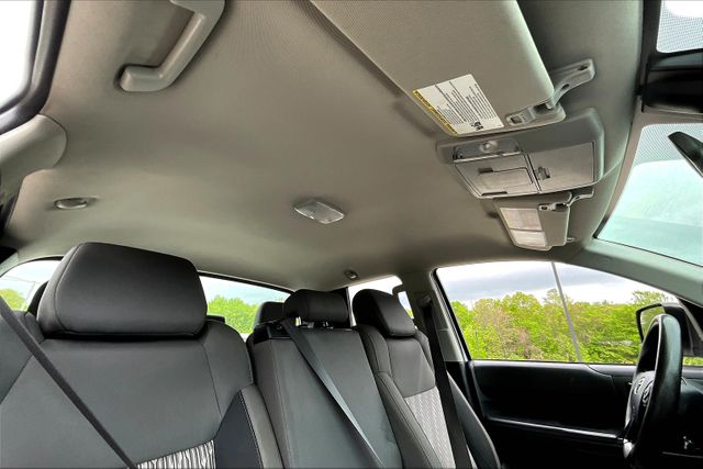 Vehicle image 20 of 32