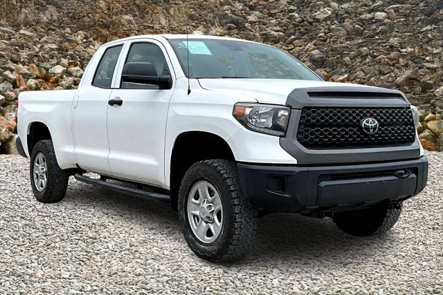Vehicle image 3 of 32