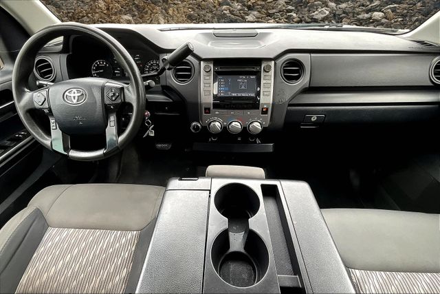 Vehicle image 14 of 32