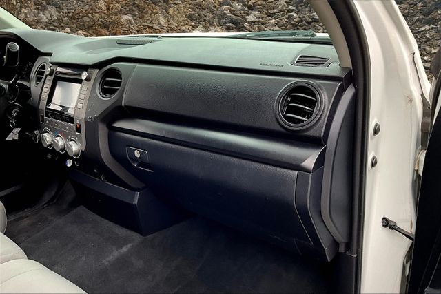 Vehicle image 15 of 32