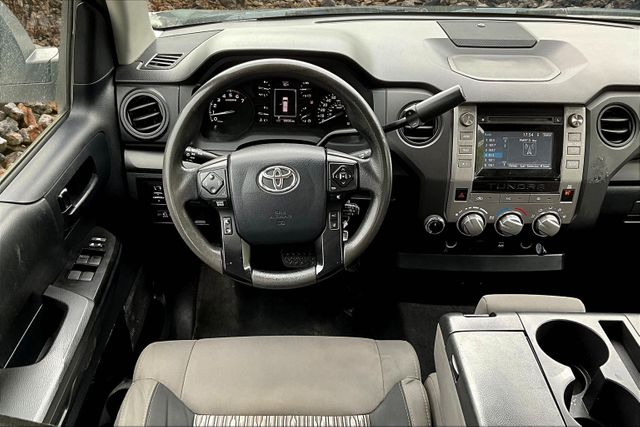 Vehicle image 7 of 32