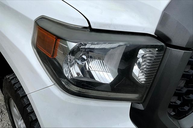 Vehicle image 27 of 32