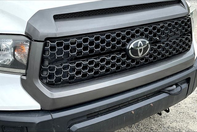 Vehicle image 26 of 32
