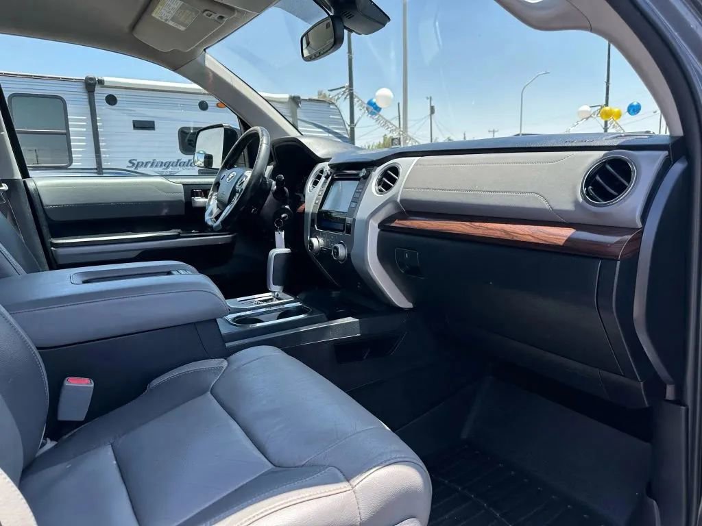 Vehicle image 24 of 26