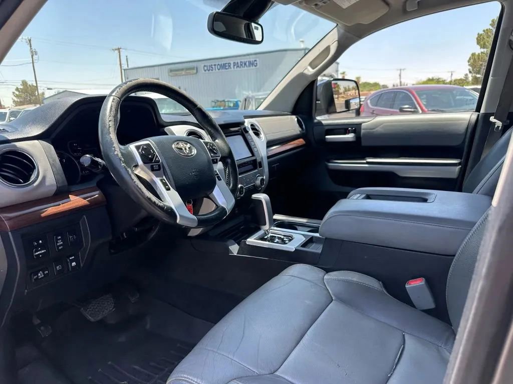 Vehicle image 17 of 26