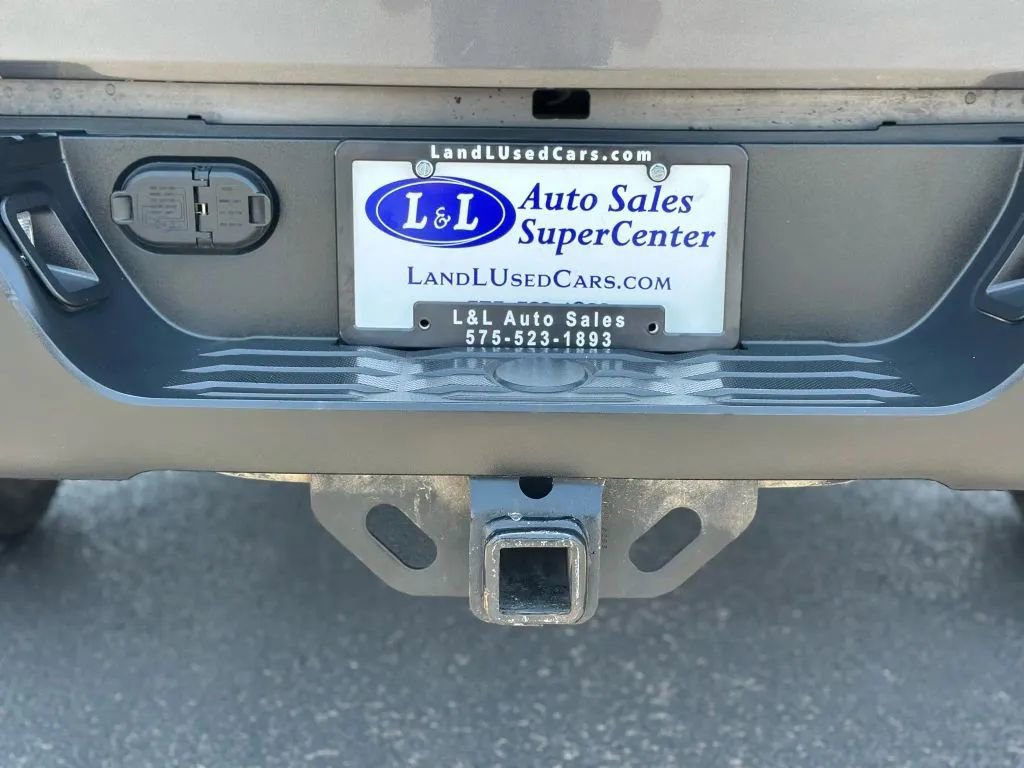 Vehicle image 21 of 26