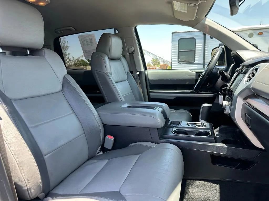 Vehicle image 14 of 26