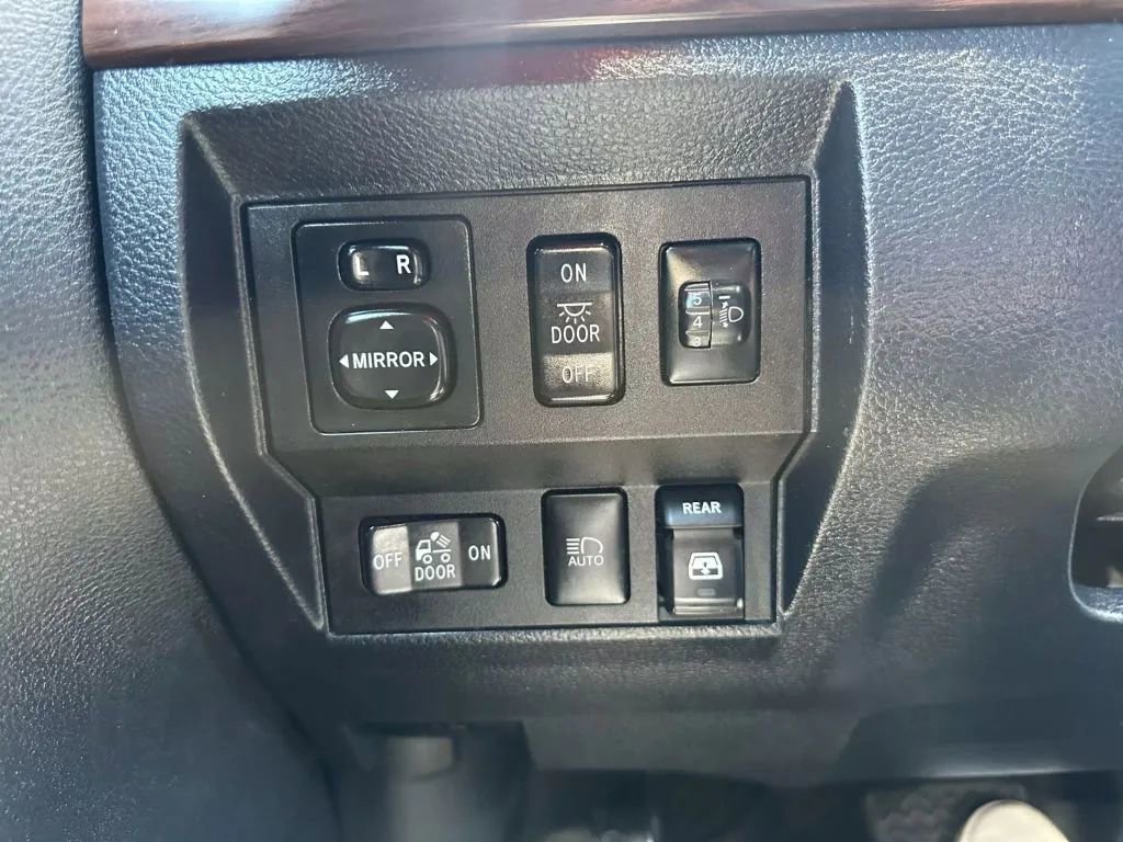 Vehicle image 25 of 26