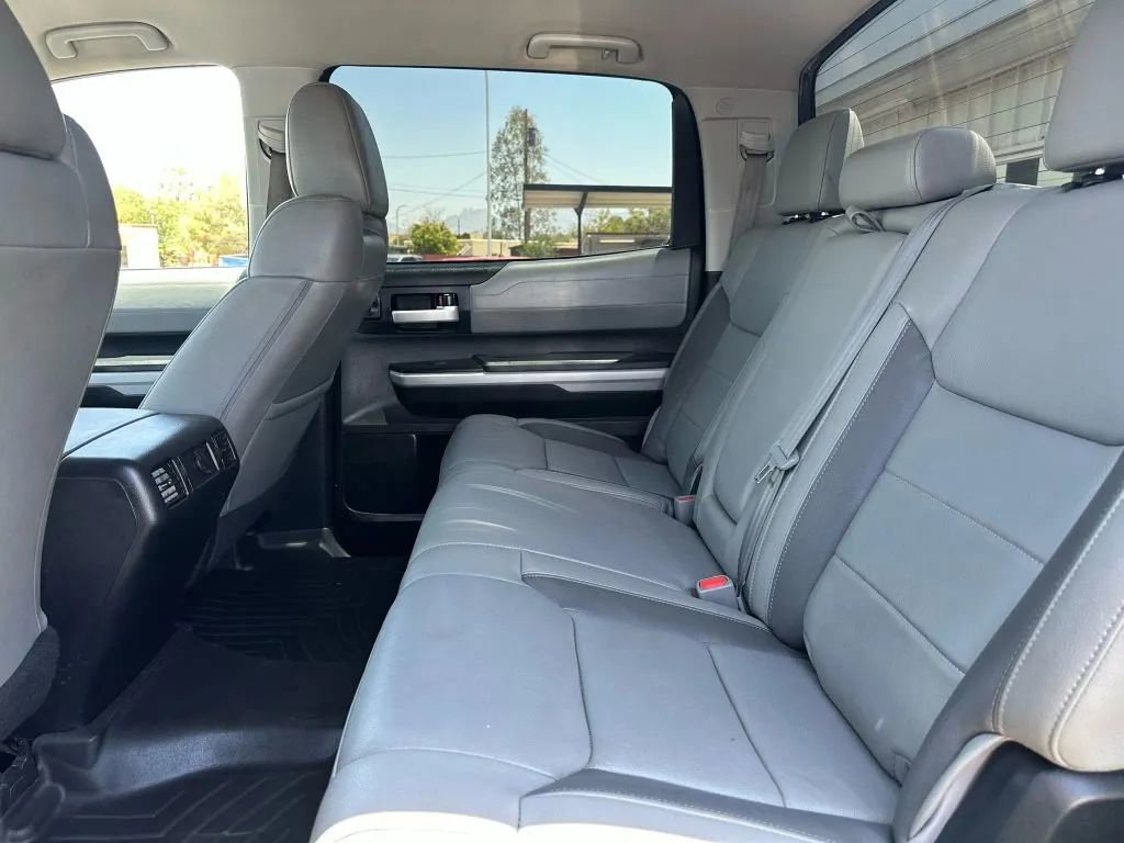Vehicle image 13 of 26