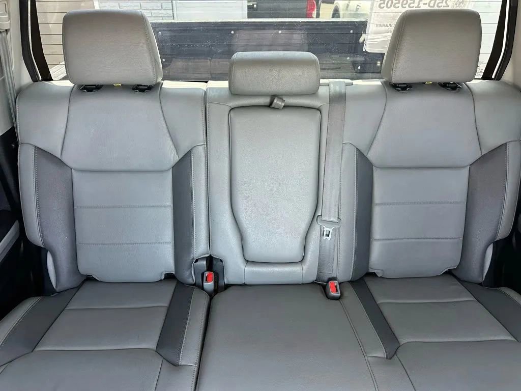 Vehicle image 15 of 26