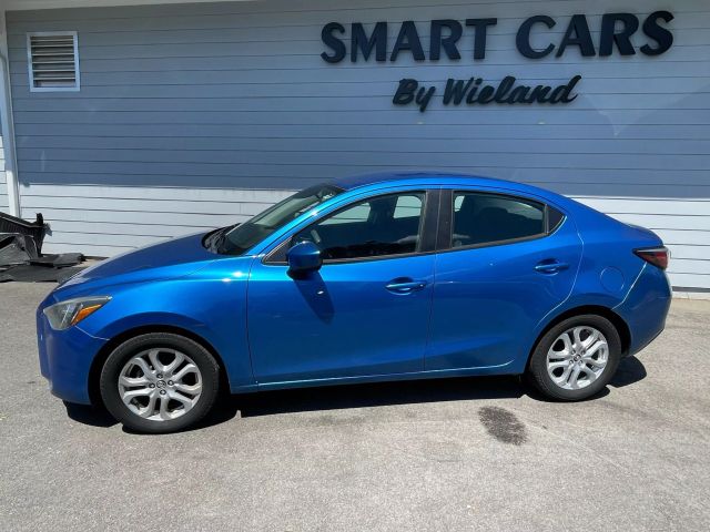 Vehicle image 2 of 14