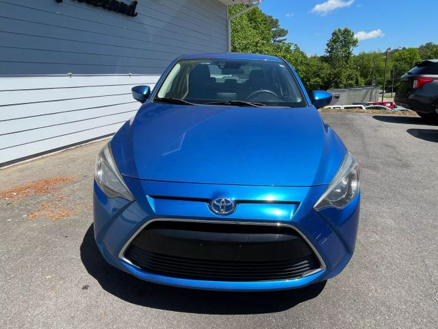Vehicle image 3 of 14