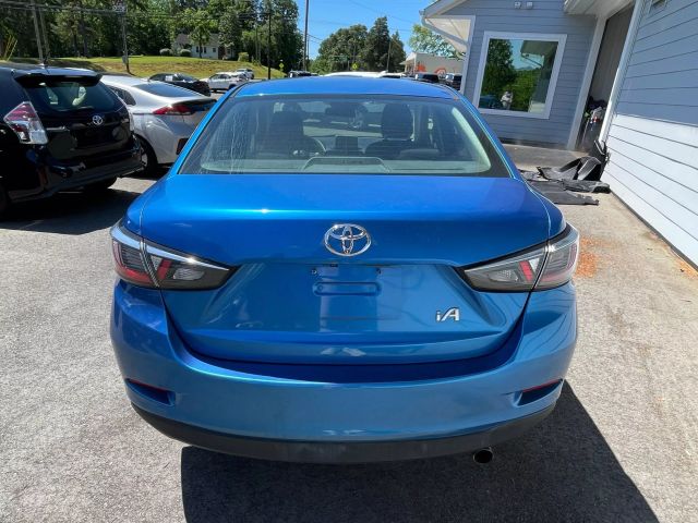 Vehicle image 7 of 14