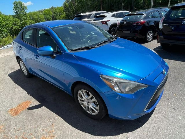 Vehicle image 4 of 14