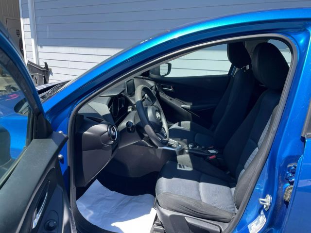 Vehicle image 9 of 14