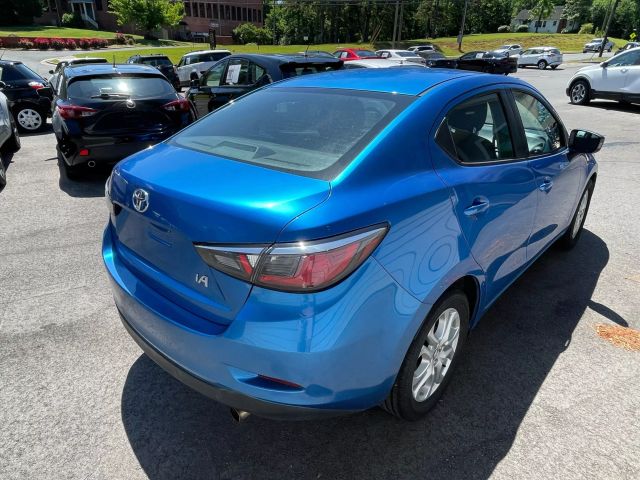 Vehicle image 6 of 14