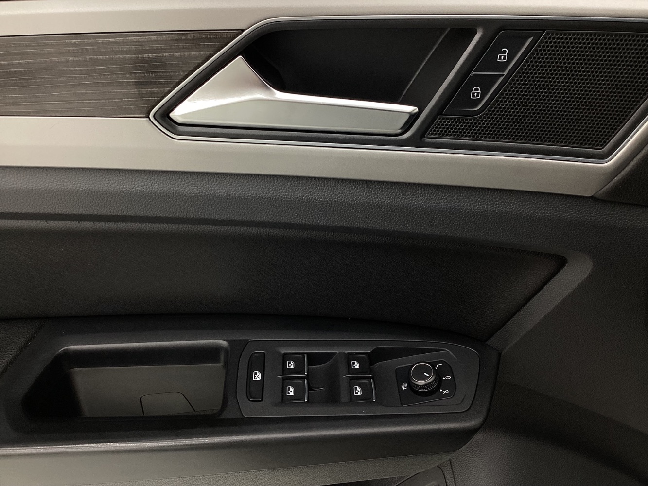 2018 Volkswagen Atlas 2.0T SE Technology Image 32 of 50