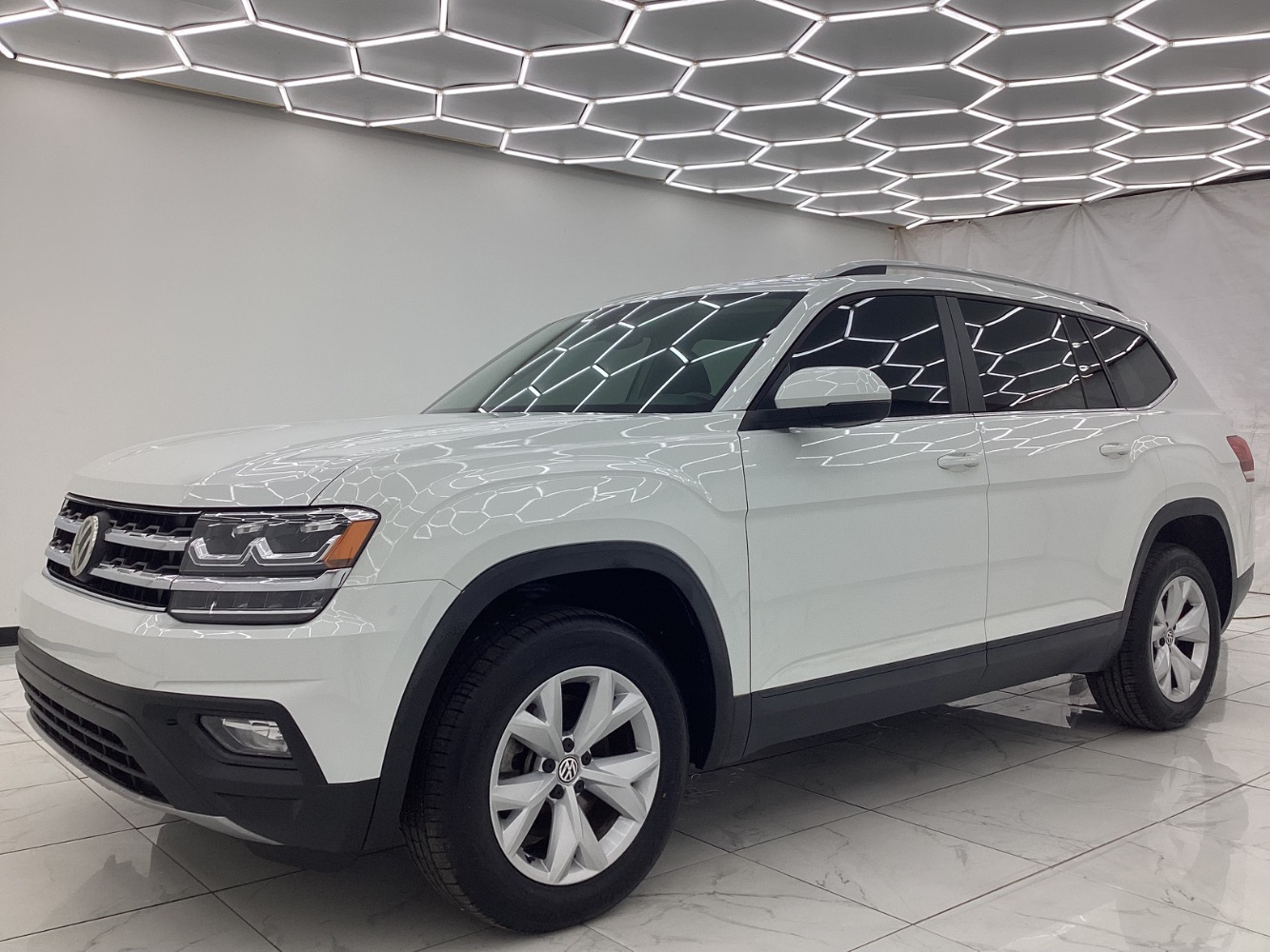 2018 Volkswagen Atlas 2.0T SE Technology Image 1 of 50