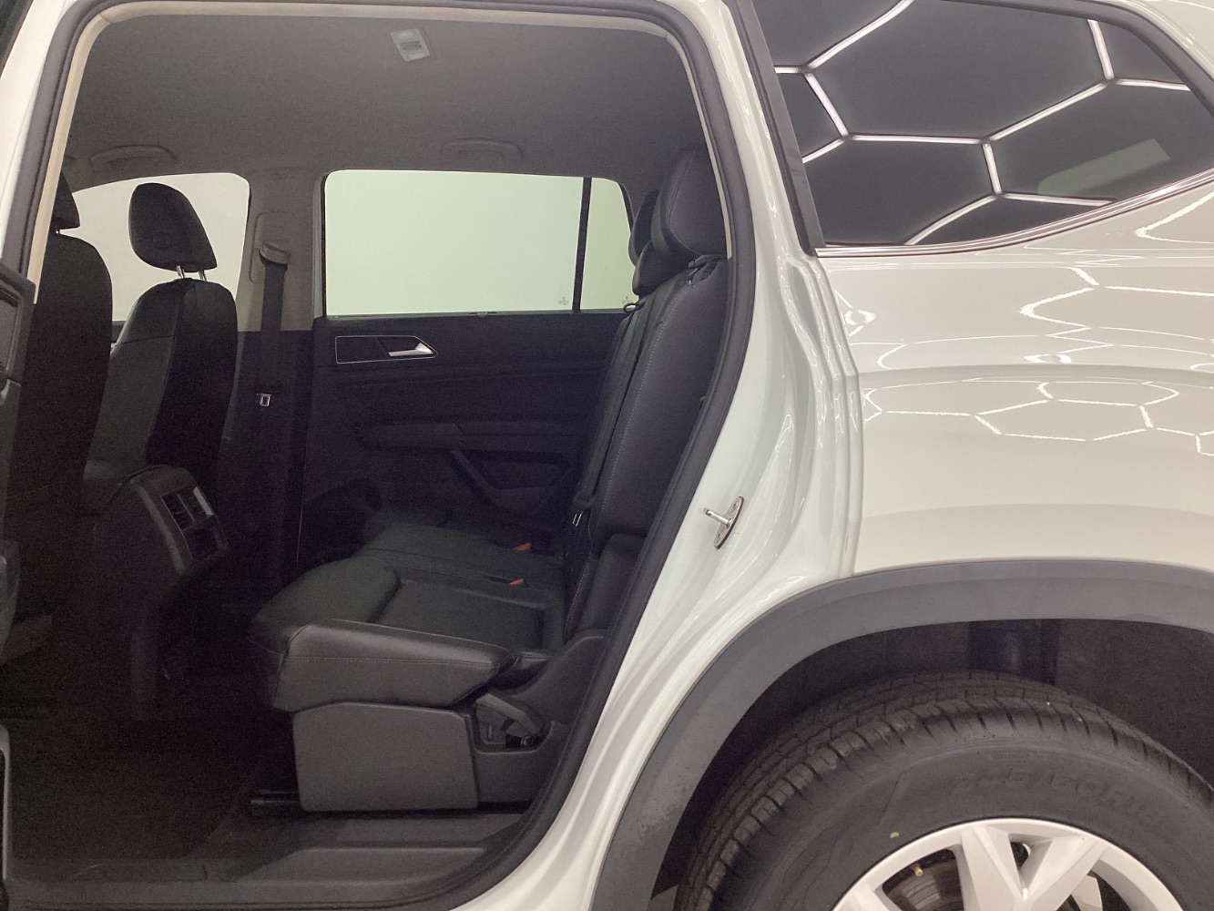2018 Volkswagen Atlas 2.0T SE Technology Image 43 of 50