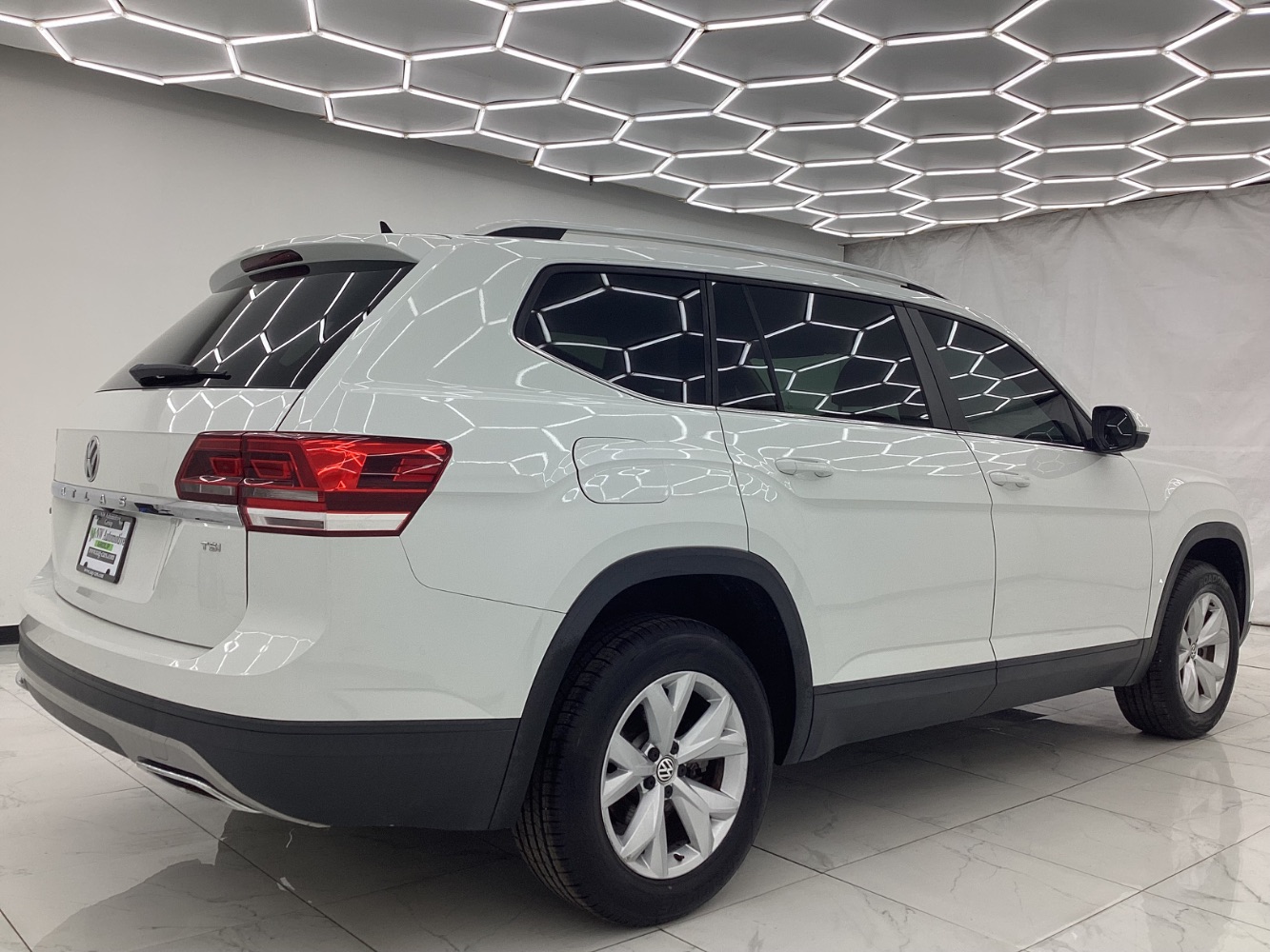 2018 Volkswagen Atlas 2.0T SE Technology Image 4 of 50