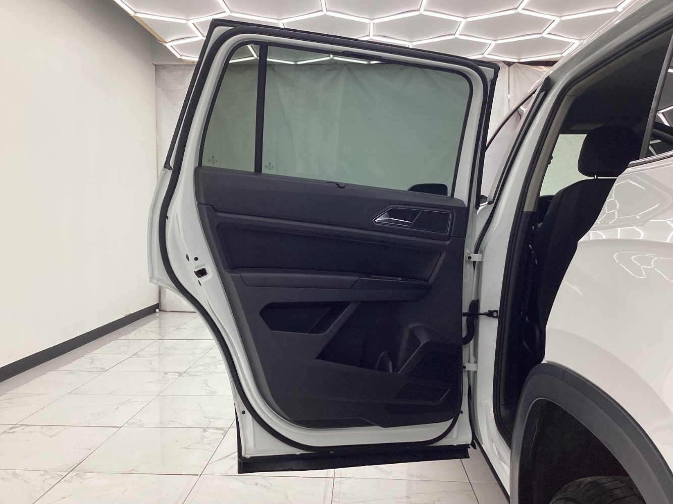2018 Volkswagen Atlas 2.0T SE Technology Image 17 of 50