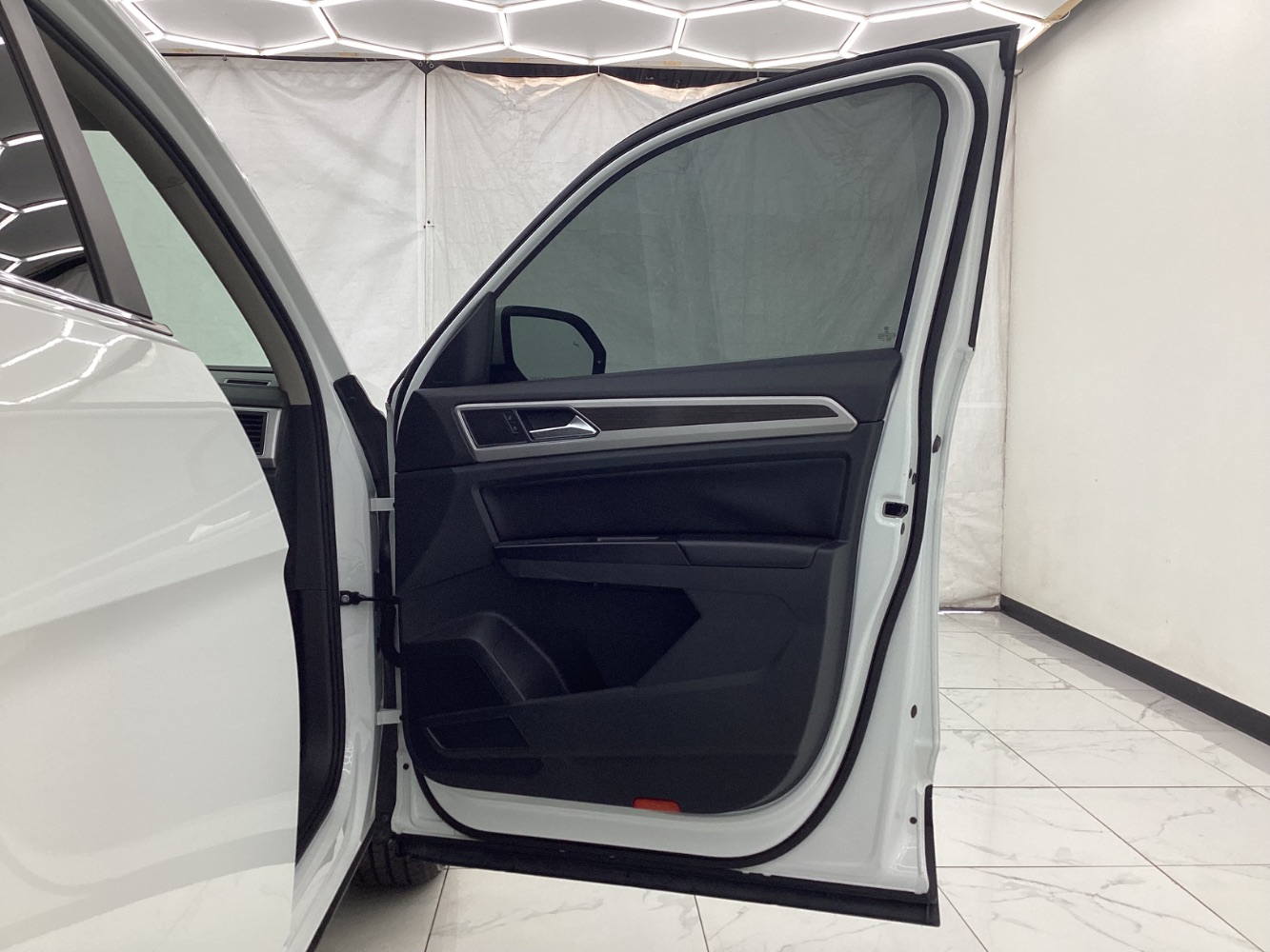 2018 Volkswagen Atlas 2.0T SE Technology Image 39 of 50