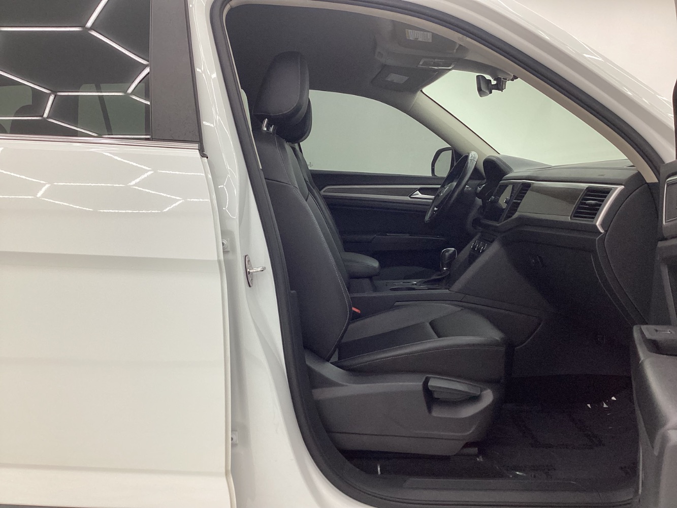 2018 Volkswagen Atlas 2.0T SE Technology Image 18 of 50