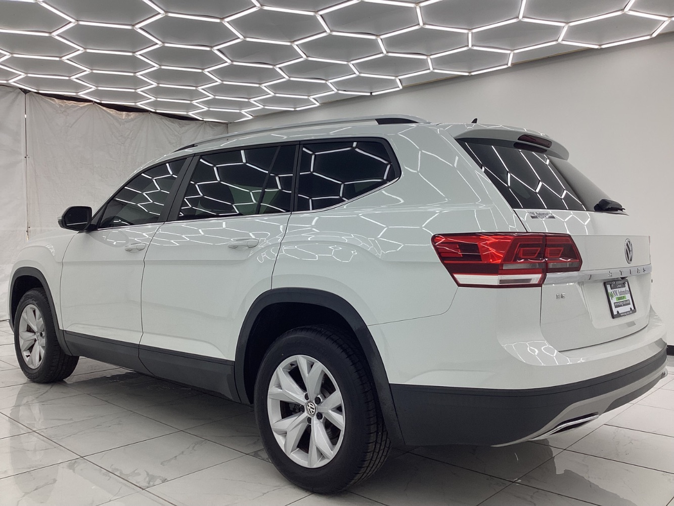 2018 Volkswagen Atlas 2.0T SE Technology Image 7 of 50