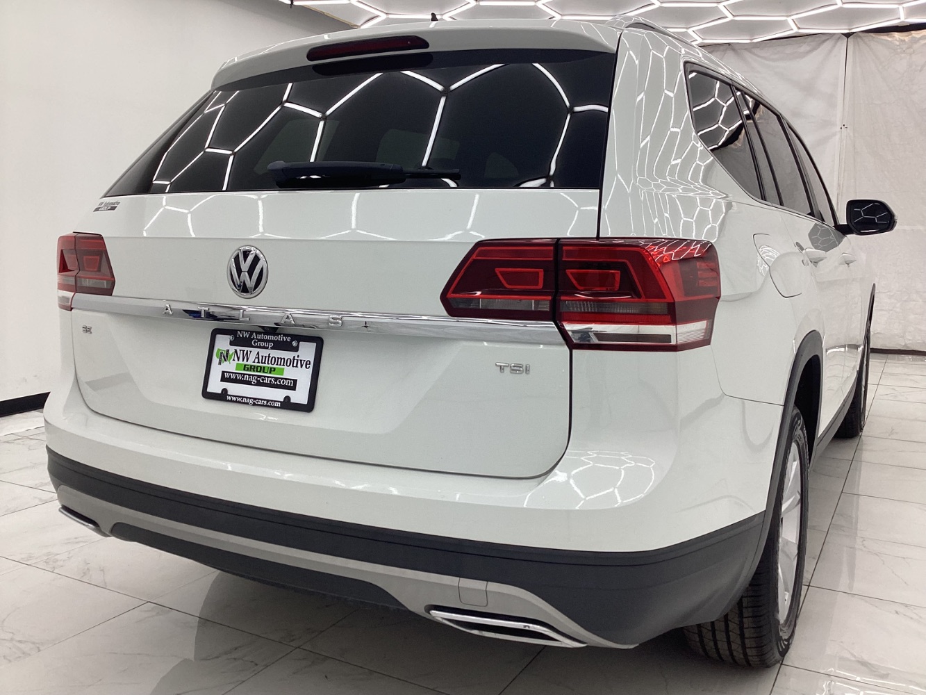 2018 Volkswagen Atlas 2.0T SE Technology Image 5 of 50