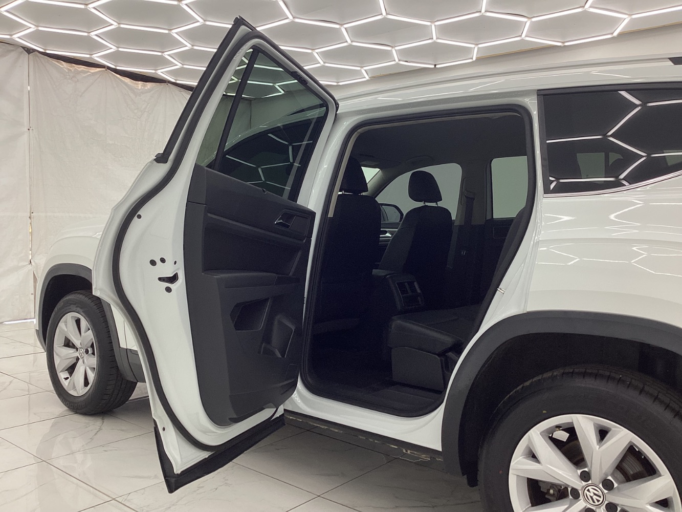 2018 Volkswagen Atlas 2.0T SE Technology Image 49 of 50