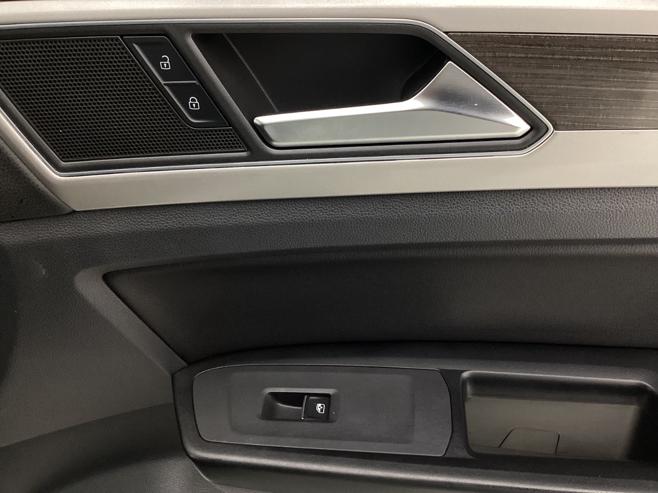 2018 Volkswagen Atlas 2.0T SE Technology Image 42 of 50