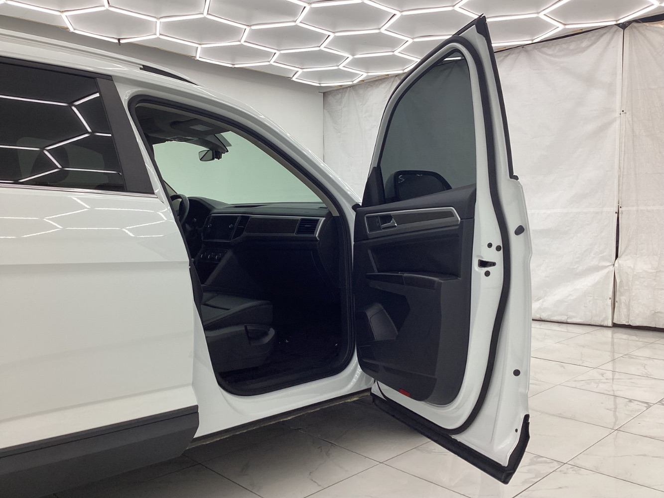 2018 Volkswagen Atlas 2.0T SE Technology Image 38 of 50