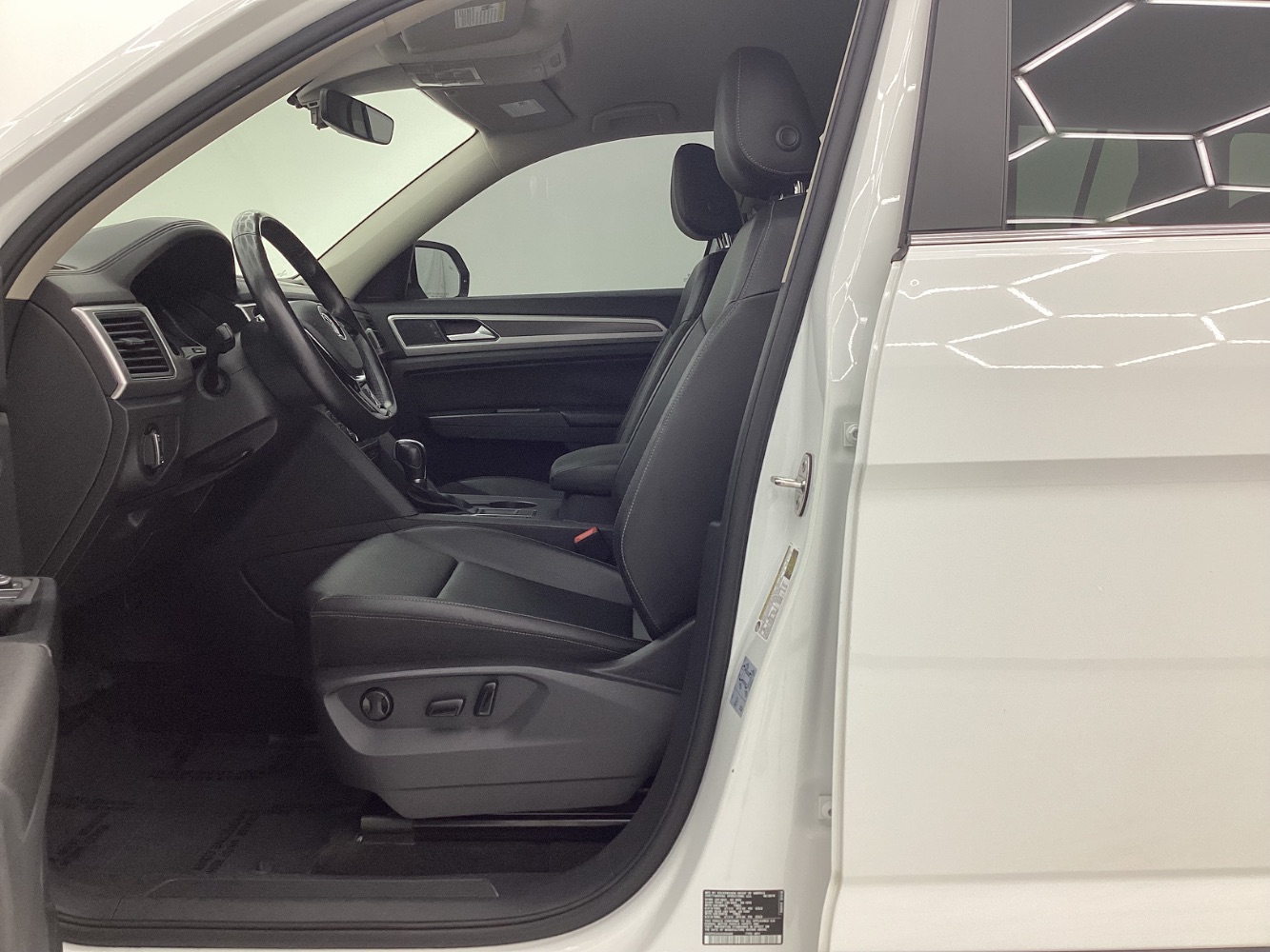 2018 Volkswagen Atlas 2.0T SE Technology Image 21 of 50