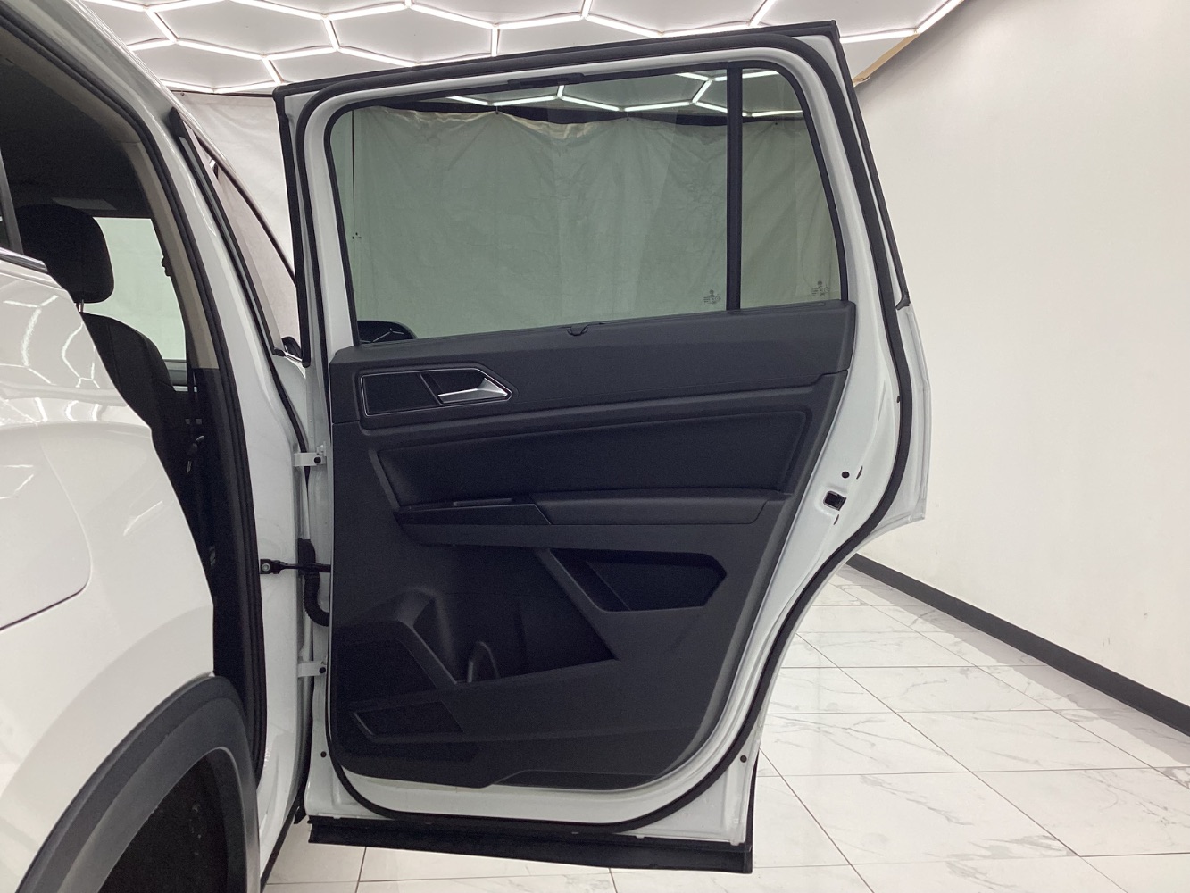 2018 Volkswagen Atlas 2.0T SE Technology Image 16 of 50