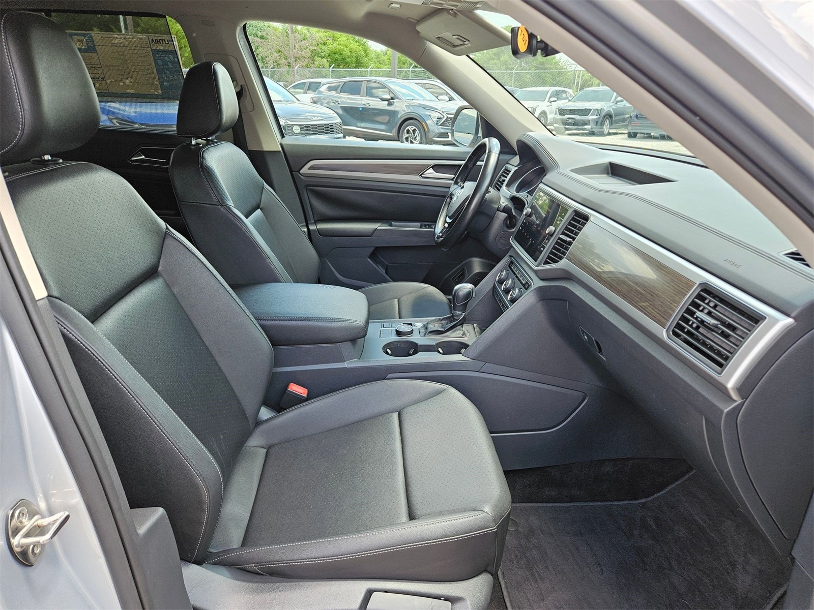 Vehicle image 14 of 30