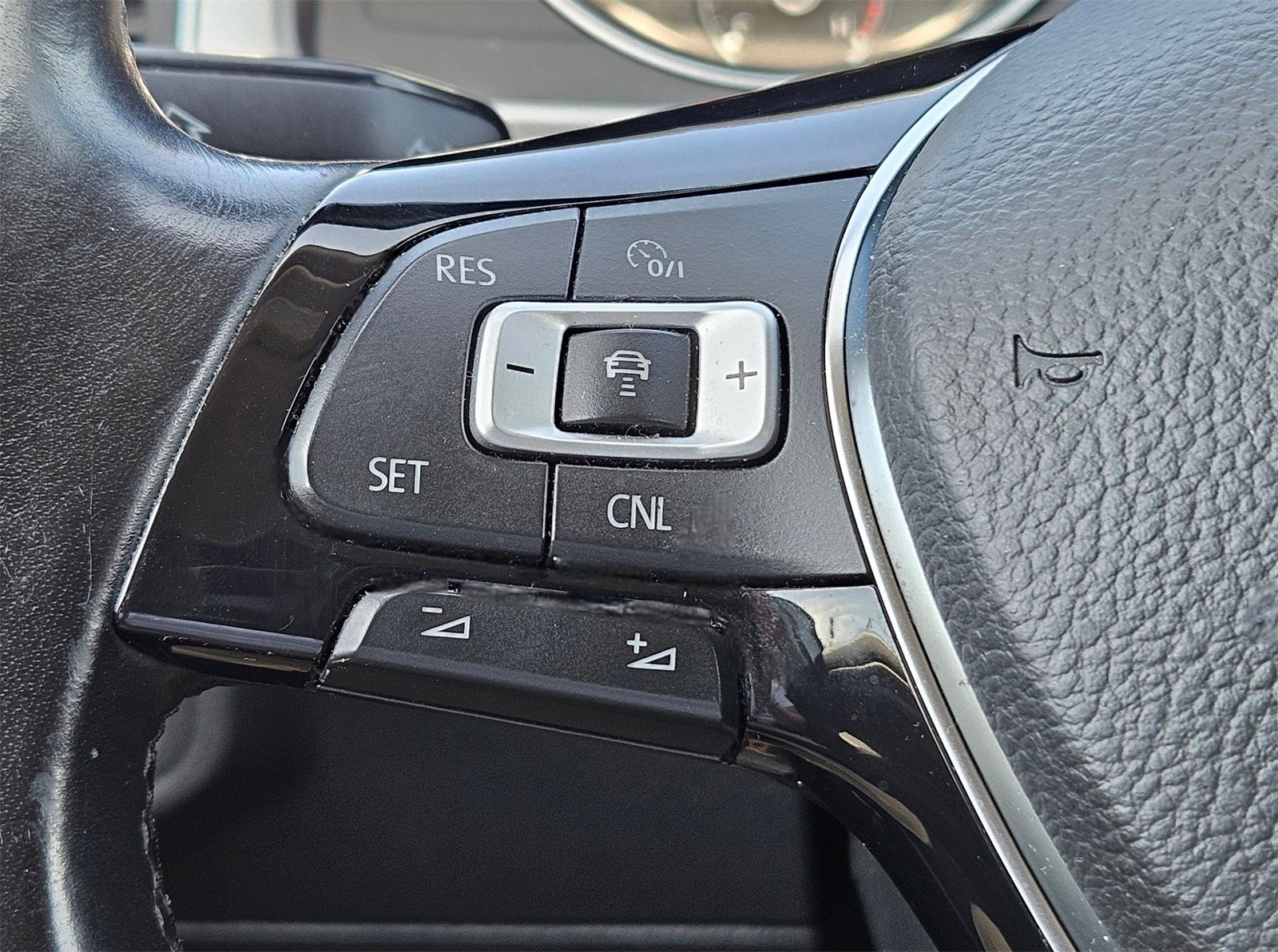 Vehicle image 27 of 30