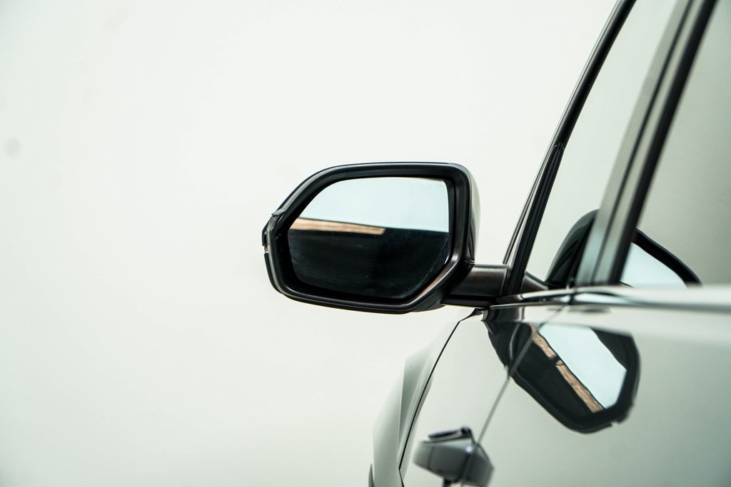 Vehicle image 29 of 43