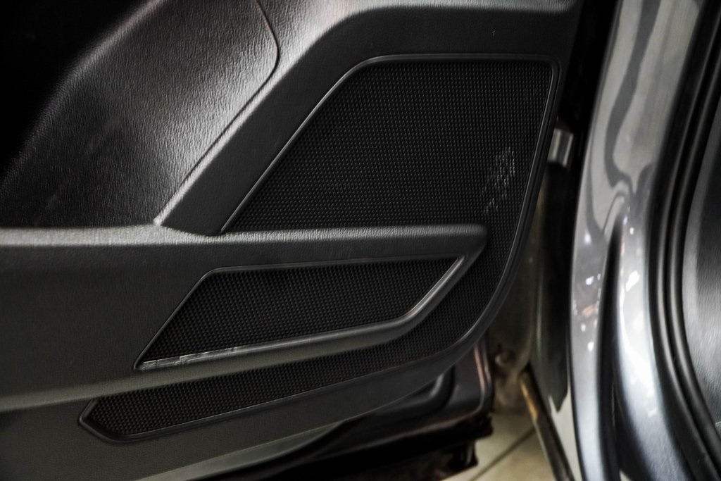 Vehicle image 39 of 43
