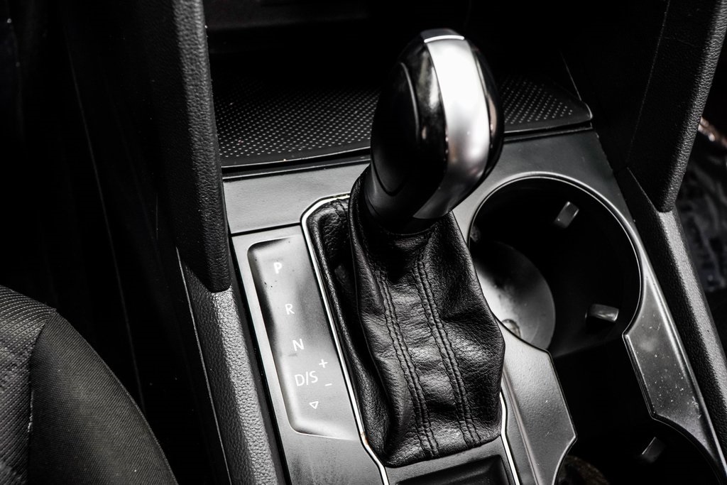 Vehicle image 26 of 43