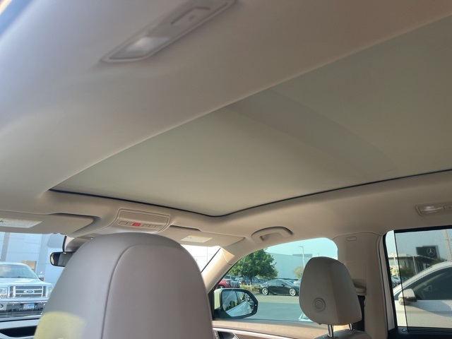 Vehicle image 8 of 14