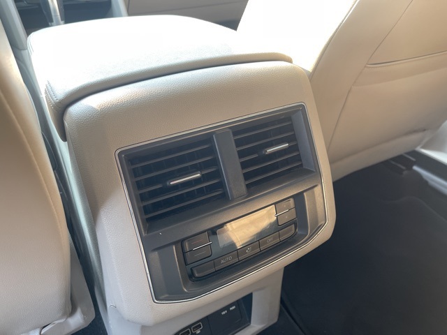 Vehicle image 12 of 14
