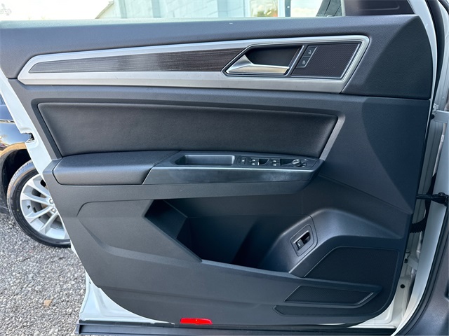 Vehicle image 28 of 37
