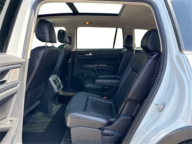 Vehicle image 17 of 37