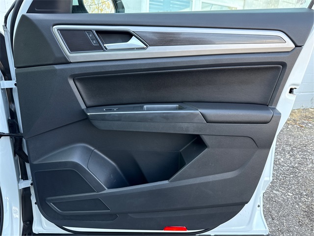 Vehicle image 29 of 37