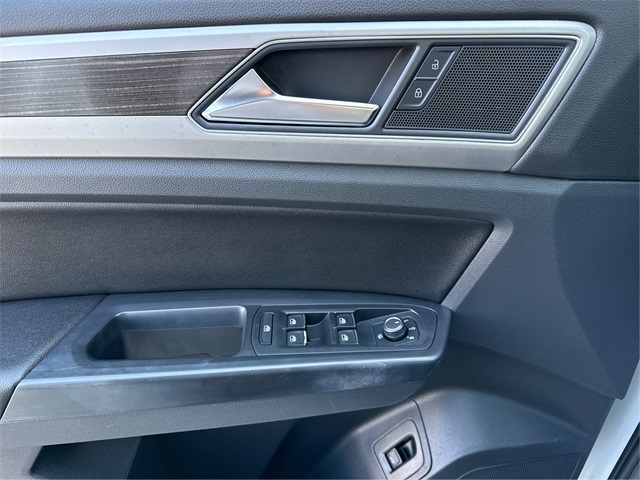 Vehicle image 27 of 37